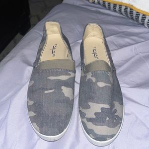 Slip on camouflage shoes
